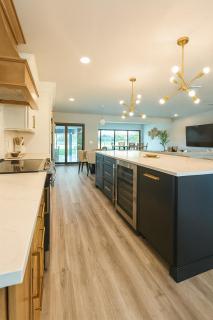 Dockside Oasis & Private Beach - Hot Tub - Jet Ski - 1