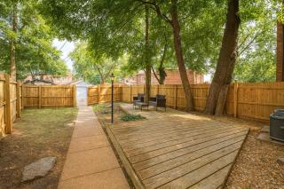 Spacious 4BR Soulard Duplex with Patio & Parking - 9