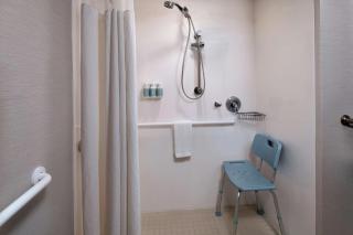 Courtyard by Marriott Omaha Aksarben Village - 3