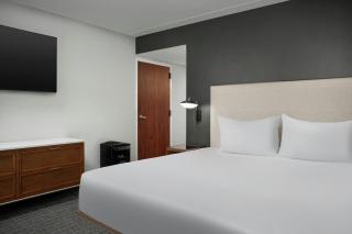 Courtyard by Marriott Bloomington - 1