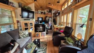 Squirrel House Room - Peachland - 8