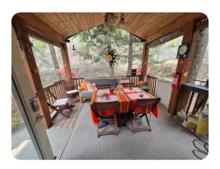 Squirrel House Room - Peachland - 6