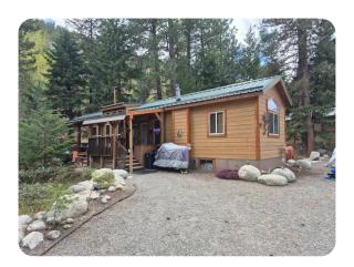 Squirrel House Room - Peachland - 5