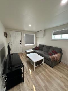 Cozy Private Bachelor Unit King Size bed - Riverview - 1