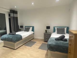 Forest and City Escape Apartment Sleeps 6 - Chingford - 7