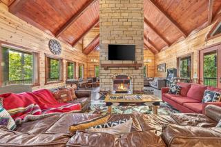 New 6BR Spa-Firepit-Pool Table-Arcade-Mini Golf - 8