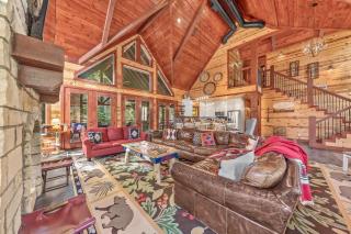 New 6BR Spa-Firepit-Pool Table-Arcade-Mini Golf - 5