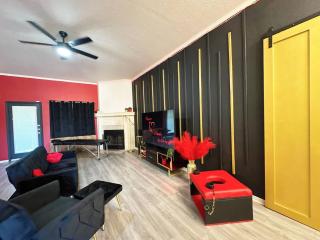 Adult-only Kink Suite Jacuzzi Spa King Bed - Killeen - 5