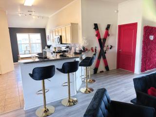 Red Chamber TX King Spa & Couples Retreat - 2