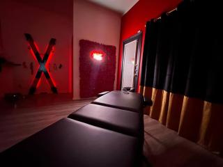 Adult-only Kink Suite Jacuzzi Spa King Bed - Killeen - 8
