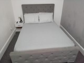 Triple room with private bath near LFC Free Street Parking - Liverpool - 5