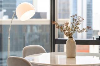 Perth CBD Apartment Unbeatable City Views Pool & Parking Included - 6