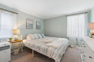 Steps to Beach Pet Friendly Front Unit - 2