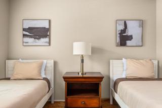 Serene SoCo Escape, Walk to Cafes and Free Parking - 3