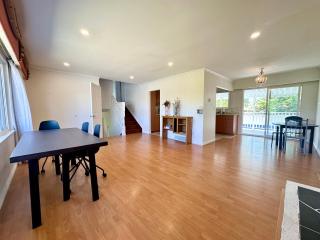 2 Bedrooms Garden Suite with Living Room, Kitchen and Laundry near YVR Airport, Transit and Shopping Mall - 2