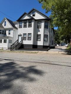 3 bedroom 1 bathroom apartment , free private parking - 3