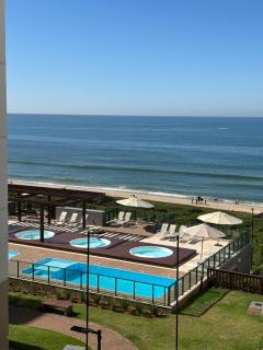 Frente Mar Com Churrasqueira, Piscina, Jacuzzi, Garagem e Parque - 6