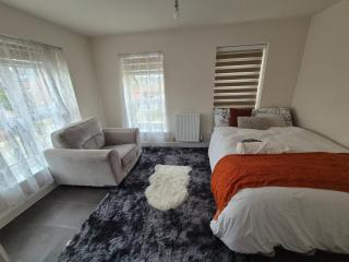Bazou Villa - Houghton Regis - 6