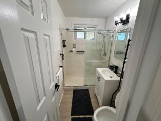 Family Fun Getaway - 3BR - Games - BBQ Patio - 3