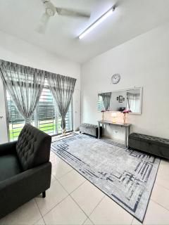 Casa 26 Kotasas Kuantan - near Uia, KMC, KPM Indera Mahkota, Bukit Goh, ECM, Menara 188, 4bilik- 3AC 1kipas, Ruang Tamu AC - 2