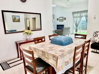 Casa 26 Kotasas Kuantan - near Uia, KMC, KPM Indera Mahkota, Bukit Goh, ECM, Menara 188, 4bilik- 3AC 1kipas, Ruang Tamu AC - 3