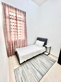 Casa 26 Kotasas Kuantan - near Uia, KMC, KPM Indera Mahkota, Bukit Goh, ECM, Menara 188, 4bilik- 3AC 1kipas, Ruang Tamu AC - 7