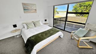 Conifer Grove Family Oasis 5BR Sleeps 10 Amazing Seaview - Auckland - 0