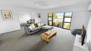 Conifer Grove Family Oasis 5BR Sleeps 10 Amazing Seaview - Auckland - 1