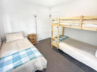 Conifer Grove Family Oasis 5BR Sleeps 10 Amazing Seaview - Auckland - 6