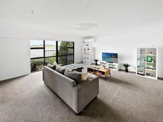 Conifer Grove Family Oasis 5BR Sleeps 10 Amazing Seaview - Auckland - 2