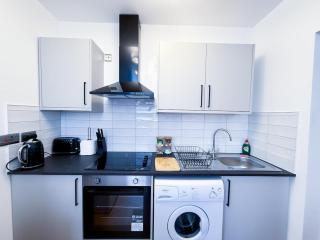 Elegant 1 bed flat, Sleeps 4, Free parking, Pet friendly, Pudsey, Leeds - 6