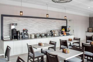 Chateau Moncton Trademark Collection by Wyndham - Moncton - 5