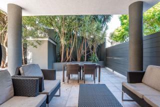 Albion Breeze Pool Access, Patio & City Convenience - 0