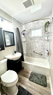 Cozy 2 bedroom apartment with yard, big lounge - 6