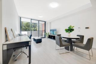 Spacious 2 Bedroom Apt with Parking in Rouse Hill - 2