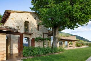 Historic Apartment With Panoramic Views Of Assisi - 2