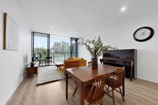 Two-Bedroom Two-Bathroom Apartment with Harbour View - 9