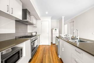 Modern 2BR Comfort in the Heart of Officer - Officer - 8