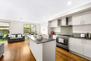 Modern 2BR Comfort in the Heart of Officer - 3