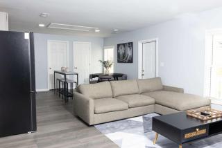 5 Min to Elon - In Unit Washer and Dryer - Fast Wi-Fi - Burlington - 5