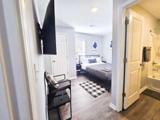 5 Min to Elon - In Unit Washer and Dryer - Fast Wi-Fi - Burlington - 6