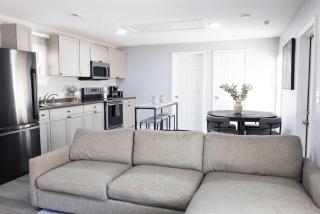 5 Min to Elon - In Unit Washer and Dryer - Fast Wi-Fi - Burlington - 4