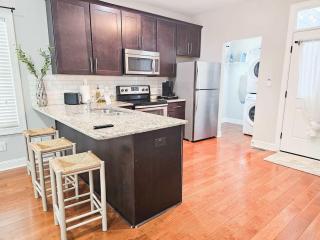 Fire Pit - 4 Min from UNC - 7 Min from Carrboro - Fast Wi-Fi - Chapel Hill - 7