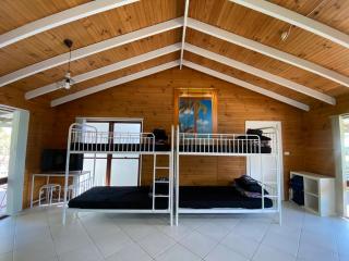 Sandy Beach Bungalow - Female Fruit Pickers Boutique Hostel Accomodation - - 9