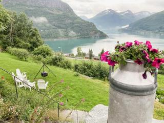 Cozy Nordfjordstove In The Heart Of Stryn - 4