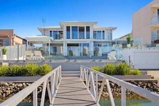 Gold Coast Waterfront Paradise - 9