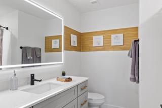 2 Pools with 2 BR and 2 BA Brand New Fresh Unit - H1162 - Scottsdale - 4