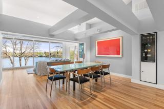 Lake House in the City - 7
