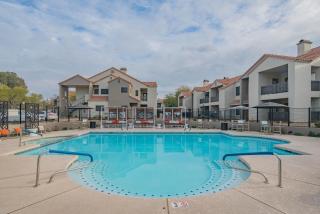 2 Pools with 2 BR and 2 BA Brand New Fresh Unit - H1162 - Scottsdale - 0
