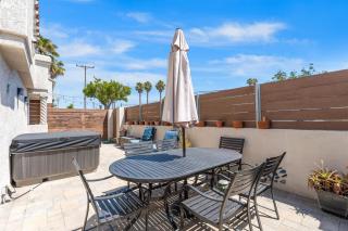 Renovated, dog-friendly condo 2 blocks from the beach w/patio, grill & hot tub - 4
